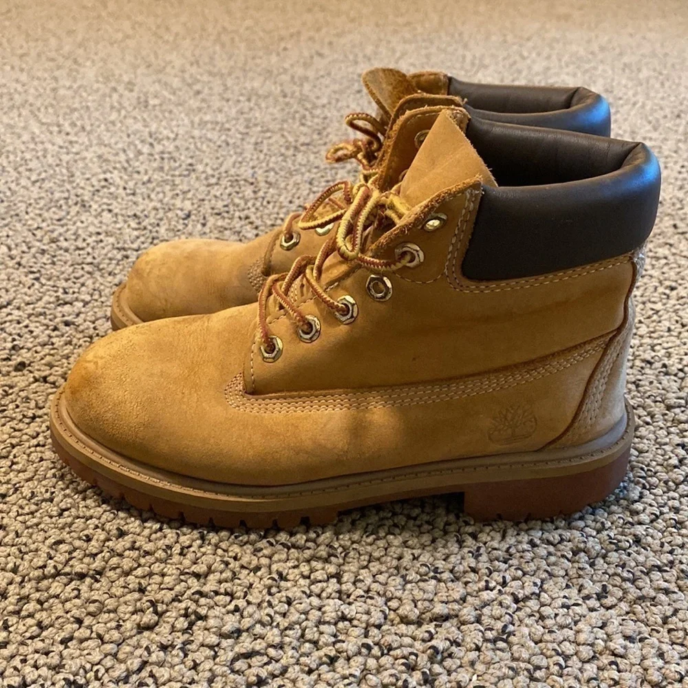 Timberland 6 Inch Waterproof Boots Size 2 in GUC